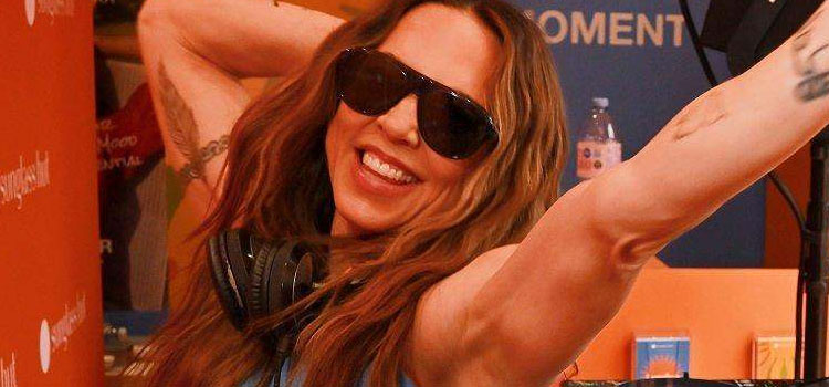 sgfb's tweet photo. Melanie C agita Covent Garden com DJ set exclusivo no lançamento da pop-Up da Sunglass Hut https://t.co/v0f8LhnDPw https://t.co/AJ7HQjsl57