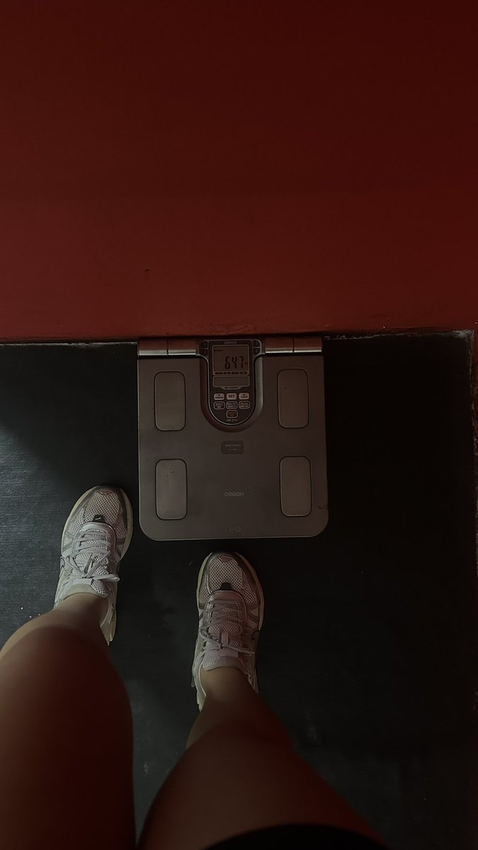 Valelukisss's tweet photo. Como bajo 10 kilos! Tips por favor https://t.co/5pBK7jLI8q