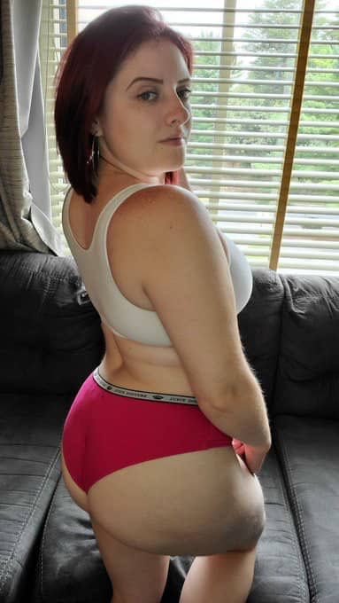 Jessica636925's tweet photo. Hey handsome what are you doing looking for here can you inbox me to chat better 😘😘😘😘 https://t.co/0OyEoPRnOO