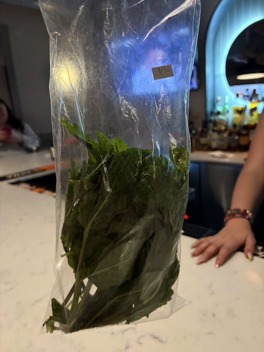 kelllyyyo's tweet photo. Bartender was cleaning up. This is a bag-amints. A’mintz https://t.co/ukY1BwwVkO