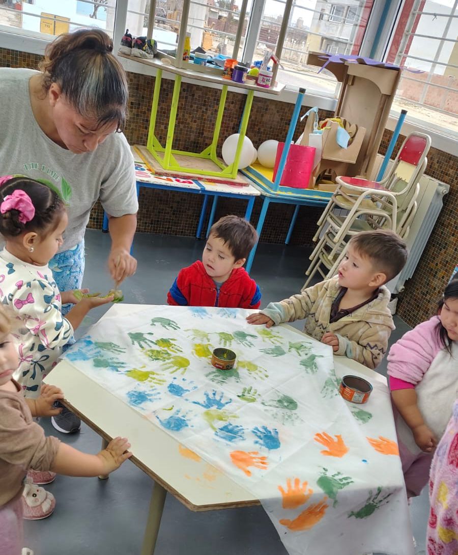 MCSERON's tweet photo. @munimadryn  LOS CENTROS DE PRIMERA INFANCIA CELEBRARON LA SEMANA DE LOS JARDINES Y EL DÍA INTERNACIONAL DEL JUEGO 

Se llevaron adelante diversas propuestas recreativas, participativas y pedagógicas destinadas a niñas....
💻👇
https://t.co/03zkdqjL3Q https://t.co/2FBhEahNA1