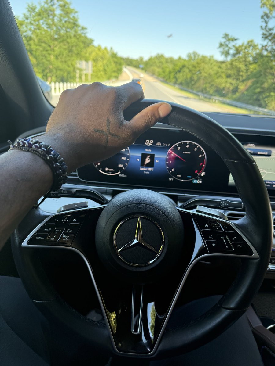 SourceEnergy999's tweet photo. @Tra_Loe @PontiacMadeDDG Trust me I know I been doing this shit for years now.  
Look closely…. What do u see https://t.co/c2Vi5W1wAV