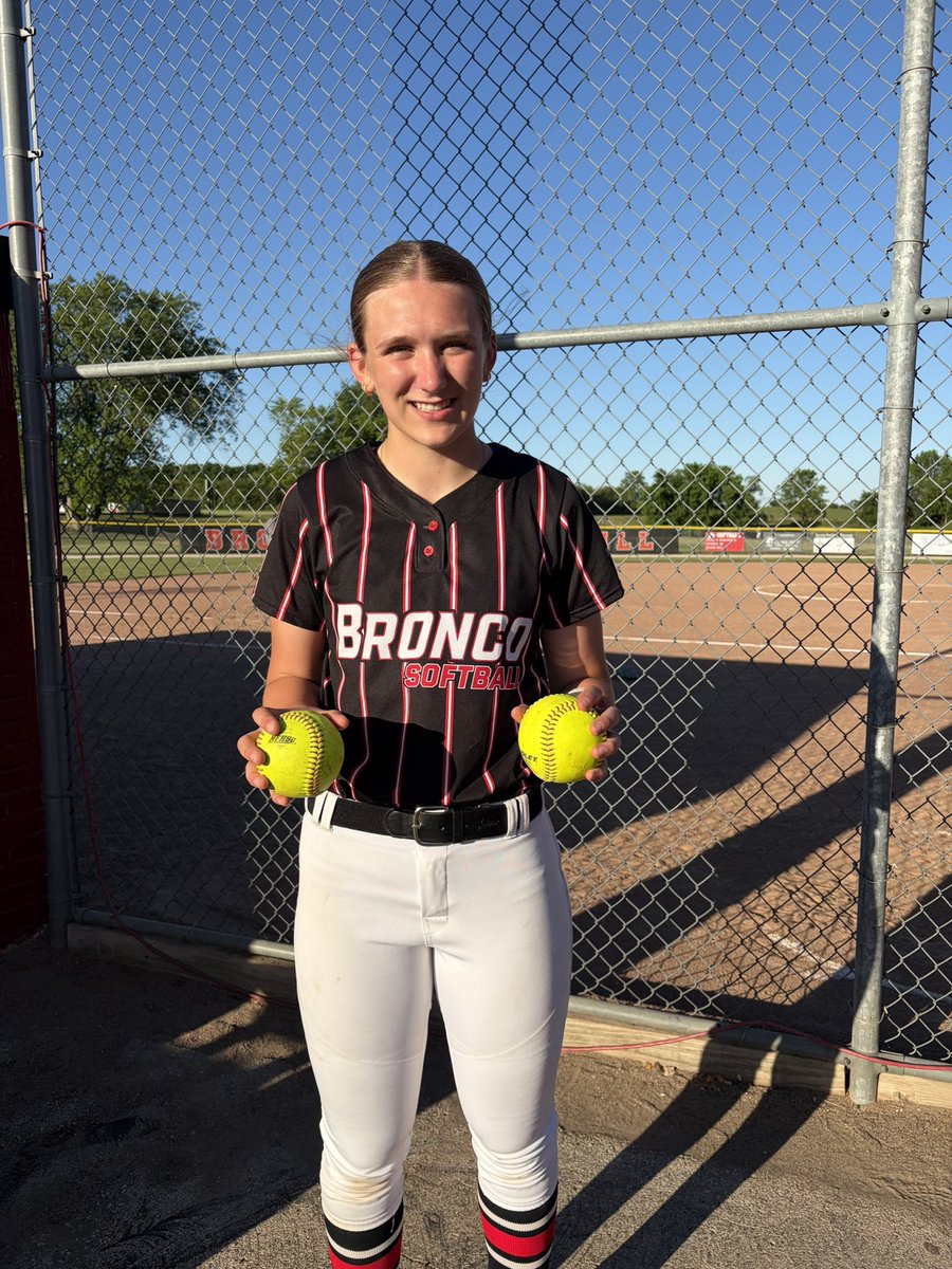 CiaraHage_51's tweet photo. (2028, RHP/CI) Union Grove beat Westosha in the sectional semi-final tonight 4-3. I went 2-3 tonight with 2 HR’s and 3 RBI’s. @TH_softball09 @Wisoutlawz @SLC_Wi @MaxPreps @CoastRecruits @SBRRetweets https://t.co/nrC4pVhk5z