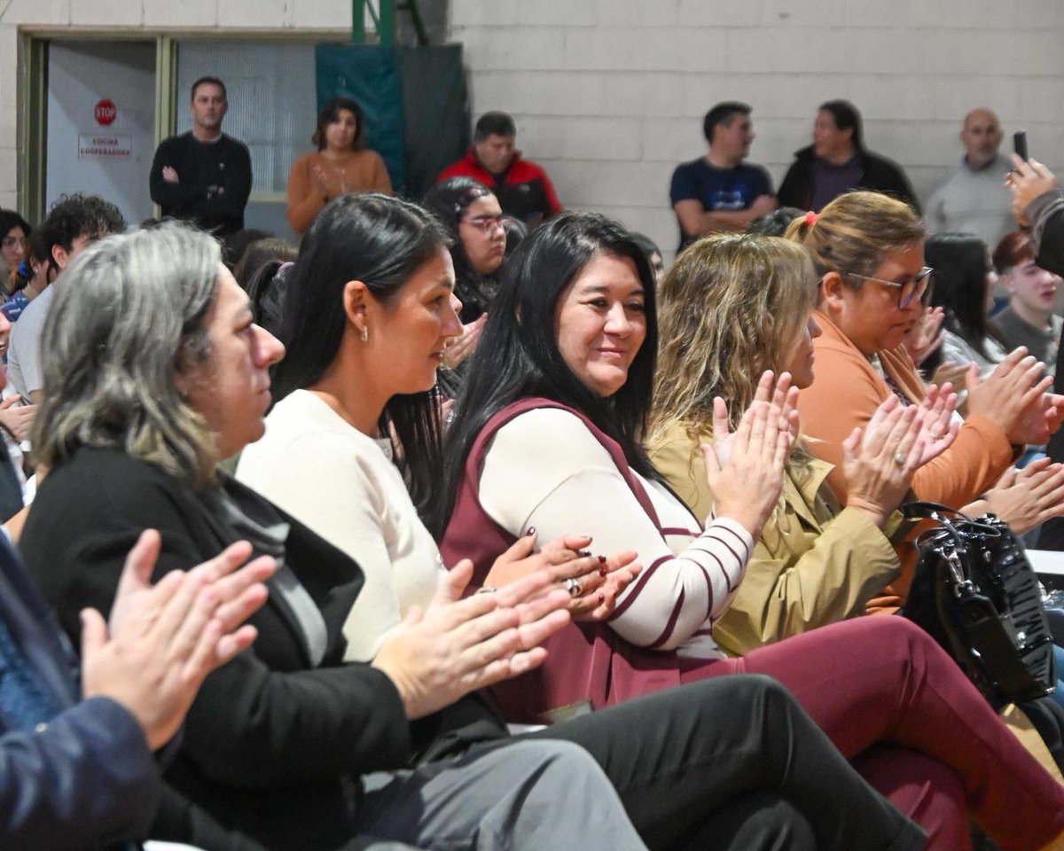 MCSERON's tweet photo. @TWMunicipalidad @gerardomerinotw presentó Educar para la Democracia 2026: los jóvenes practican cómo votar antes de elegir

El intendente participó en la Escuela N° 714 del lanzamiento de una nueva edición de “Educar para la Democracia”
💻👇
https://t.co/qKqWpqPlQR https://t.co/uLDAiRGx73