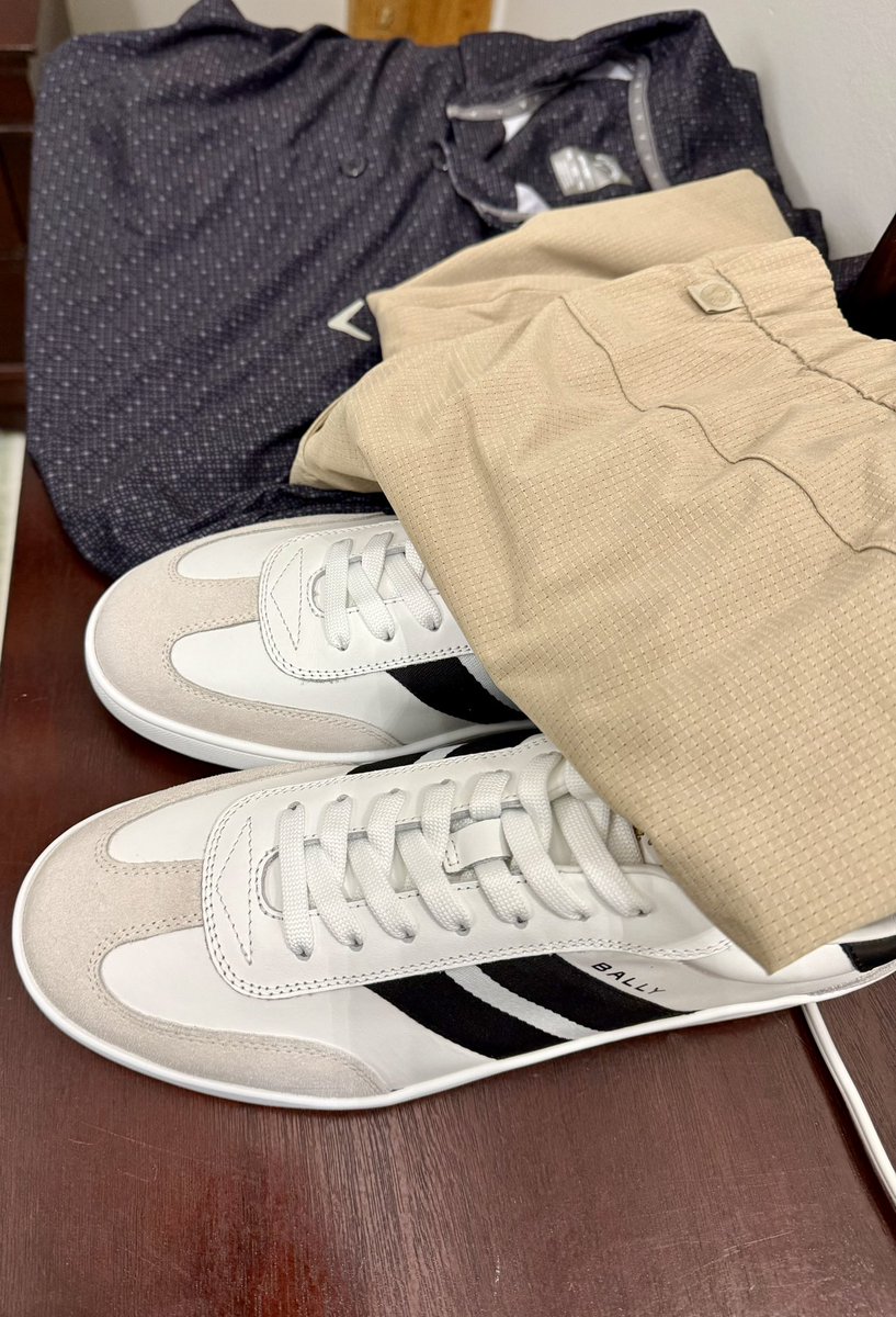 BeastManSteve's tweet photo. Travel fit for tomorrow. Lesson for my millennials: we can’t dress like kids or boomers to be fly, so we gotta mix. Callaway golf shirt (boomer fly), lulu shorts (kid fly), &amp; Bally sneakers (age appropriate 😂). Tonight we ask the big man for no delays &amp; good weather 🙏🏻 https://t.co/QYlzqvm0Tp