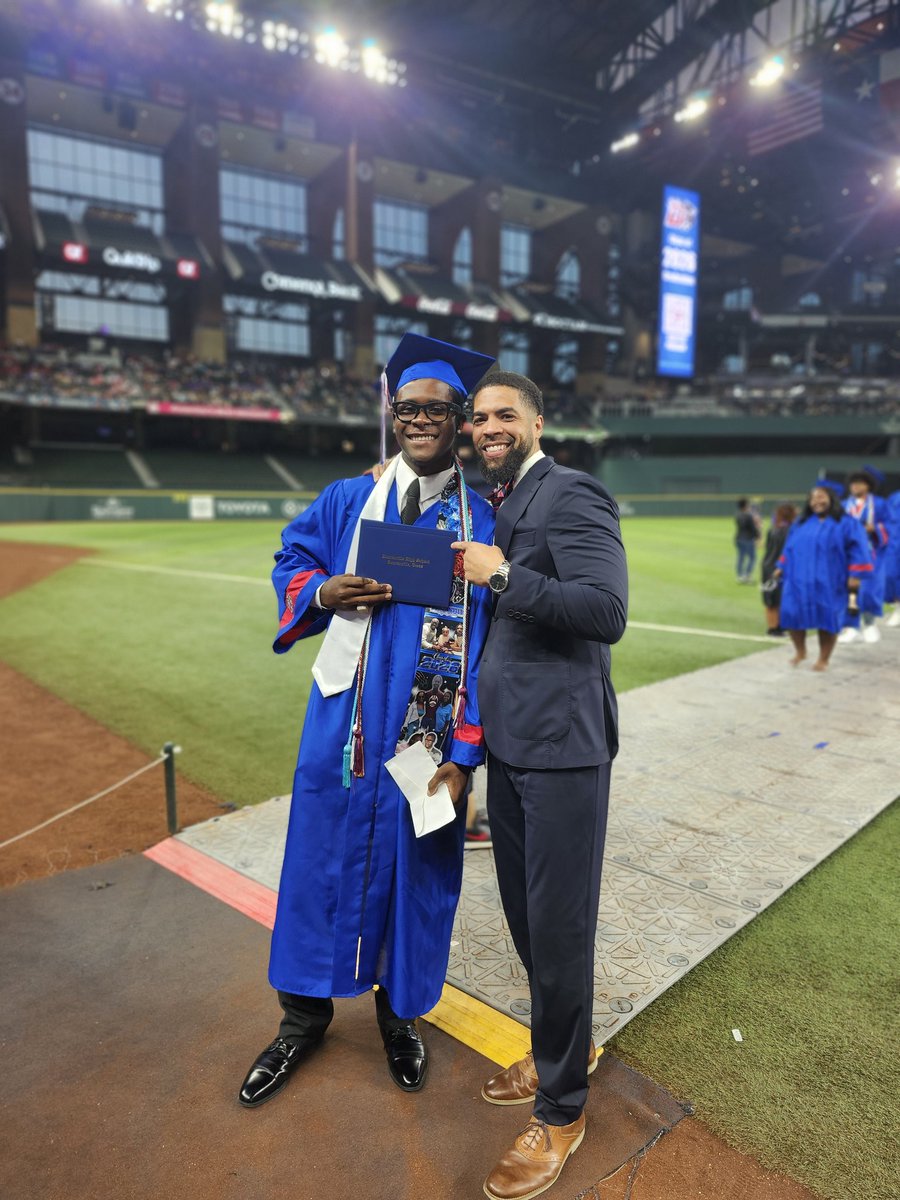 _SamuelNix's tweet photo. My why! @DuncanvilleISD https://t.co/niolEh2wiI