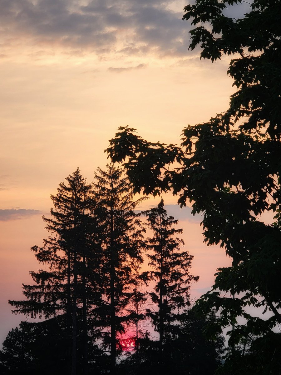 darrellnotdaryl's tweet photo. June sunset https://t.co/ATZRxSzkwO