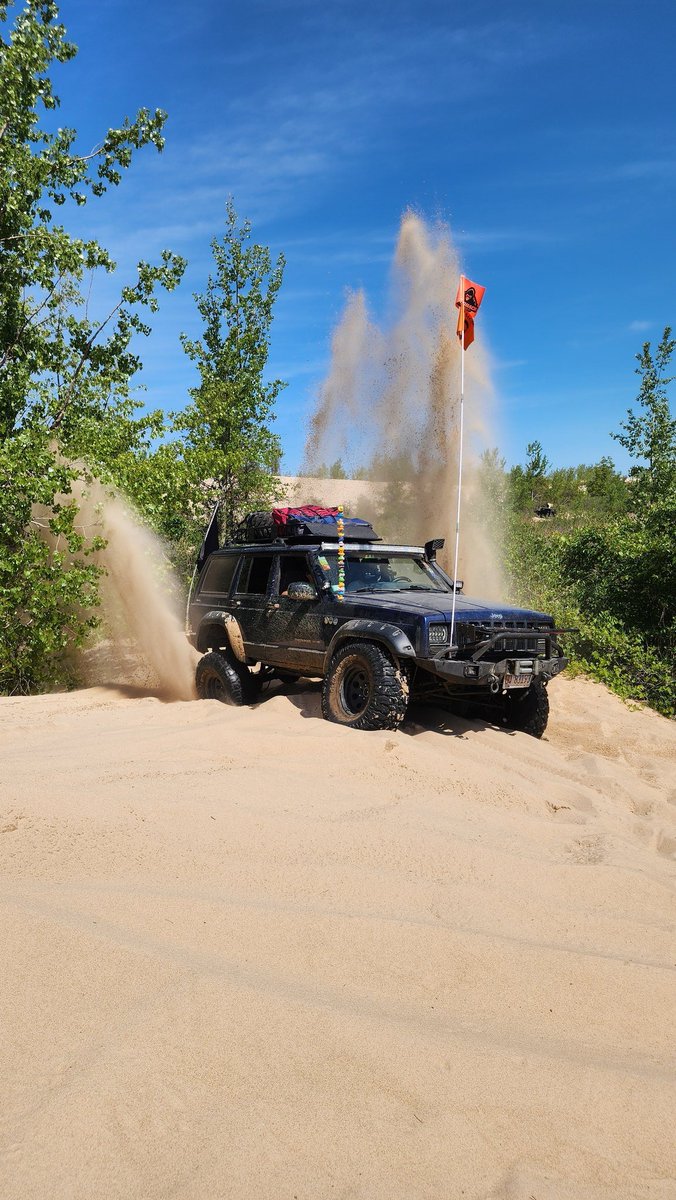 Jeep_Jose11's tweet photo. XJ Power Baby
#SevenSlotBattalion #Cherokee #SilverLakeSandDunes #SLSD26 https://t.co/fjGazaLuSE