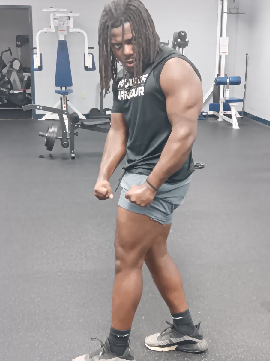 ReynoldsErvain's tweet photo. 🗣YES SUH!! 210lbs. At 19yrs.old and churning. Good lower body workout today. ATTA BOY "Ervain" 👀💯💪🏾🙌🏾🫡🫡🫡 https://t.co/EvGtZnArt6
