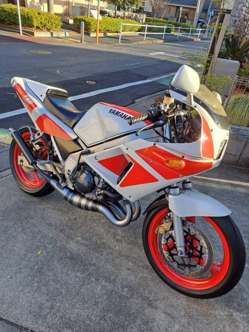 jidoushatounan's tweet photo. 【バイク盗難情報】東京都福生市でヤマハ TZR250の盗難被害がありました！
近隣の方はご注意ください！
情報拡散のご協力お願いします！

■車種：ヤマハ TZR250
■日時：2026年6月2日 20:00 〜 2026年6月3日 7:00
■被害場所：東京都福生市 自宅前
■ナンバー：I 八王子 き 8203
■特徴：88年式、ハーフカウル、チャンバー、バックステップは少し錆びています

■オーナー（投稿主）コメント：似た車両を見かけた方、保管場所などの情報をお持ちの方はご連絡いただくか、すぐに警察へ通報をお願いします。
■オーナー（投稿主）連絡先：@kaokao747

詳細URLと拡散用動画はリプ欄です