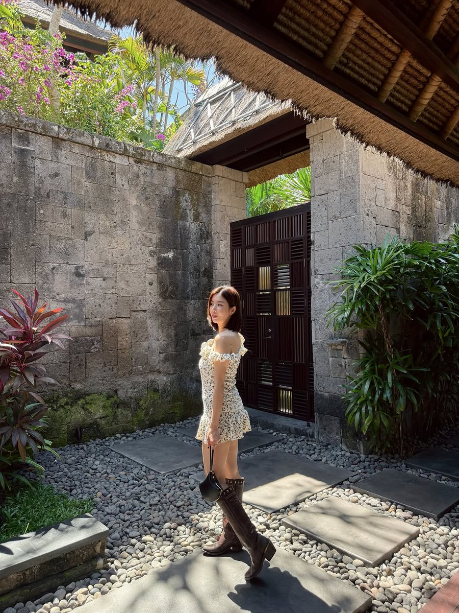 tang__kira's tweet photo. Kwon Eunbi membagikan aktivitasnya di Bali https://t.co/ONPZAZd1eF