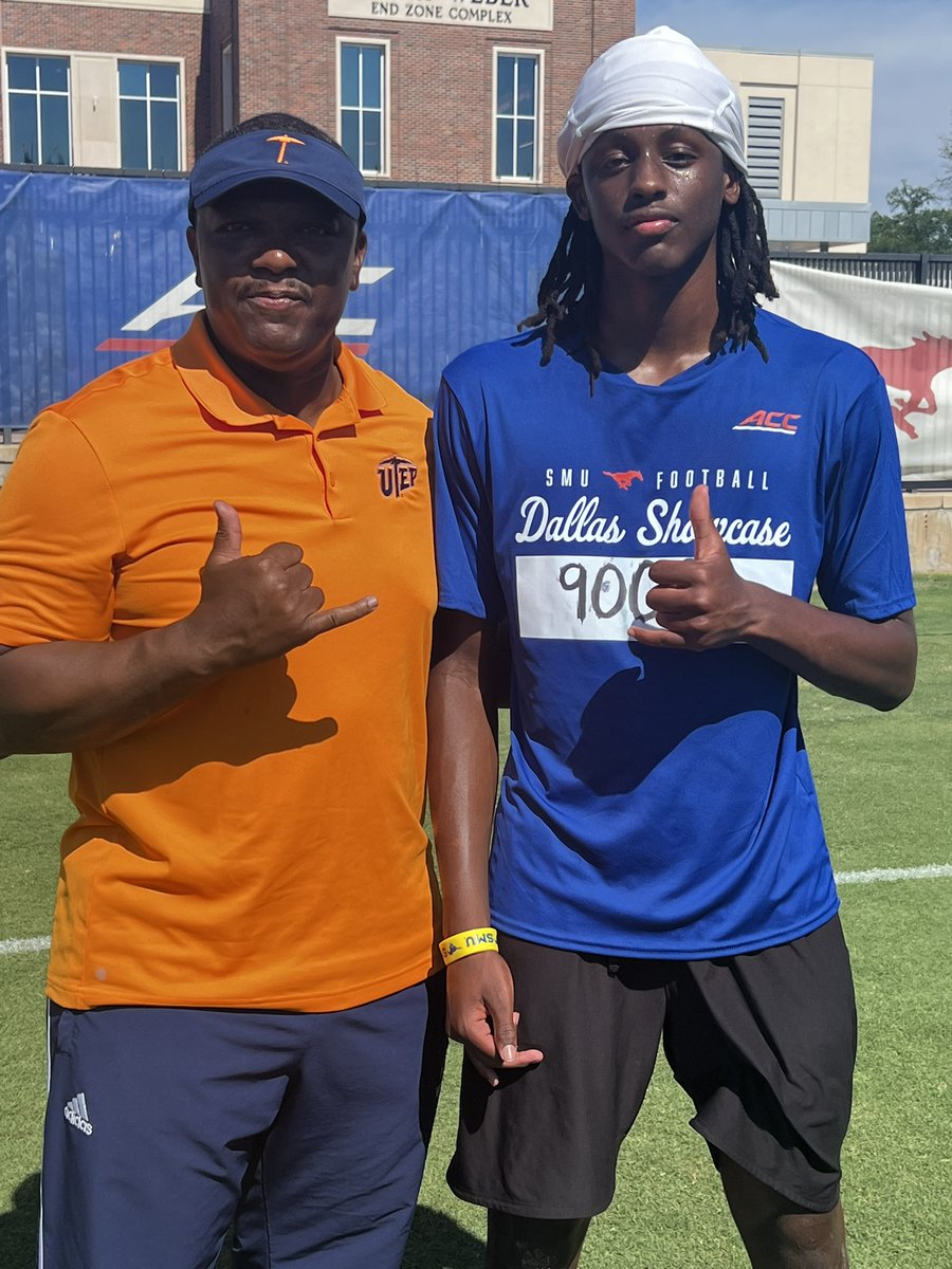 Murray17Antonio's tweet photo. It was awesome connecting with @CoachKSigler from @UTEPFB Thanks for the chat and advice. 
@WRAB50 @CyRanchFB @Coach_Ware @CoachScottTX #RecruitTheRanch https://t.co/zNwBLeOuKC