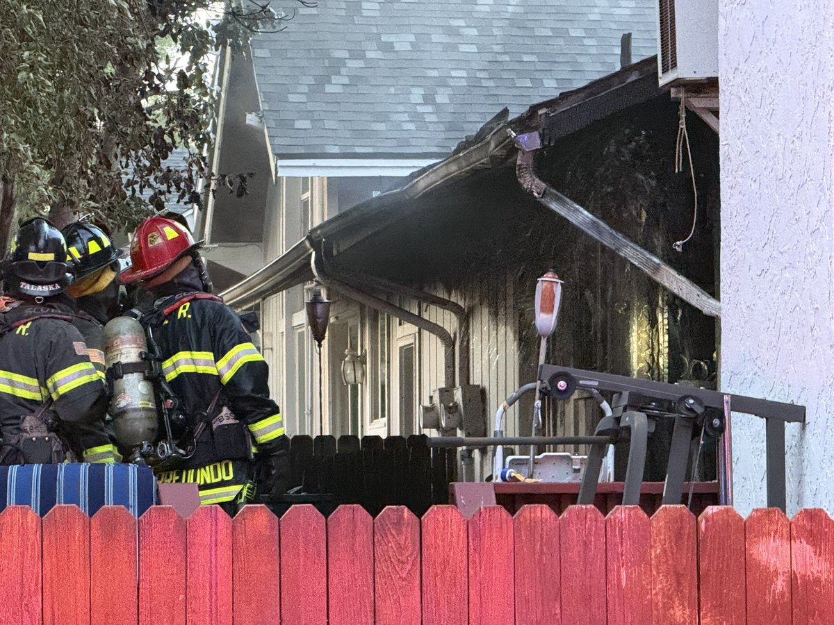 SouthMetroPIO's tweet photo. Update: Fire is under control. 3 occupants safely evacuated the residence, one resident is being evaluated by Fire Medics on scene.  Cause of the fire is under investigation. https://t.co/P334UmpcdN