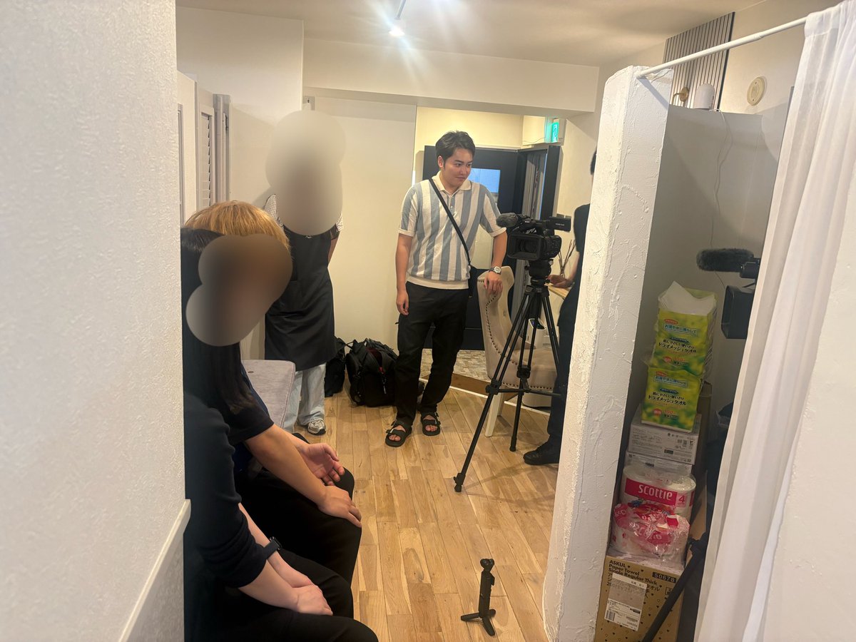 Cheblo2019's tweet photo. 昨日は自由が丘店にて東さんのYouTube撮影、新しい挑戦が始まります。

弊社の従業員全員に見て欲しいです。人生は変えられる。貴方の周りの人達が応援してくれる力と、何より自分自身を信じてあげてください。 https://t.co/6o9cmiaGkS