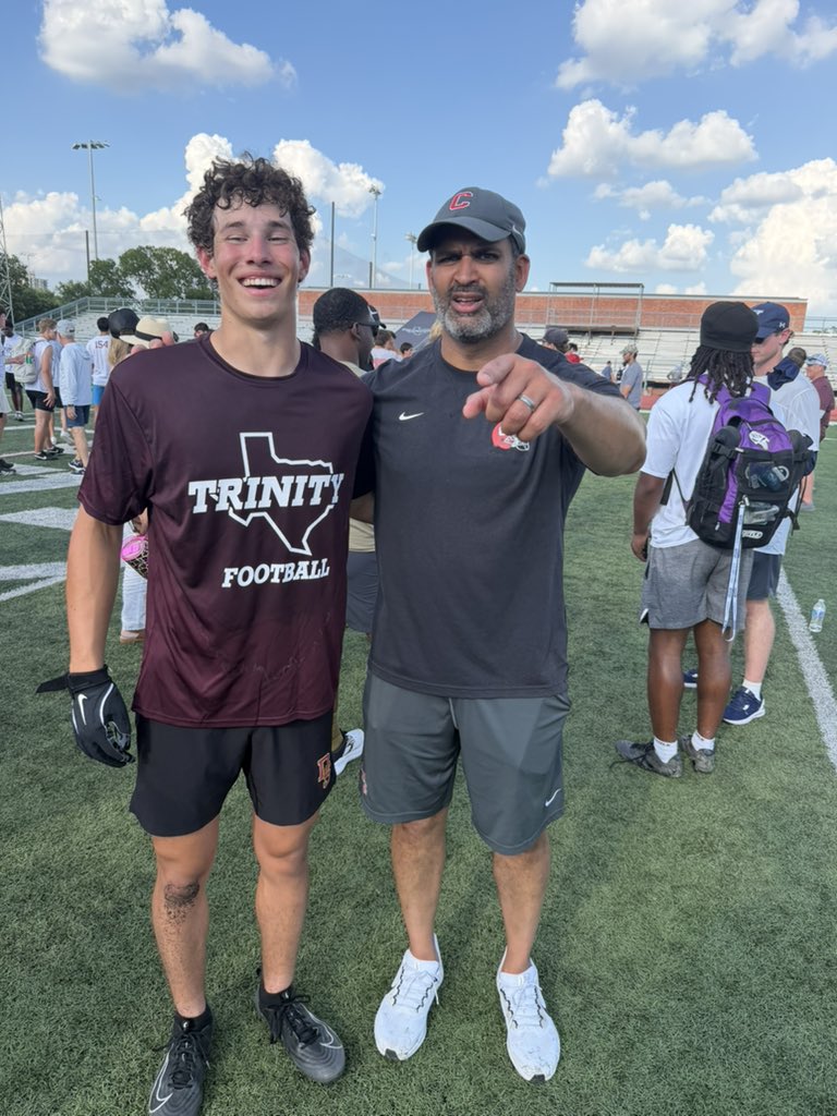 AnthonySDelgado's tweet photo. Had an incredible experience at the @TUFootballTX academic camp today. Thanks to @CoachBhakta of @BigRed_Football for coming down to Texas & taking time talking with me afterwards. Looking forward to catching up again soon with you and Coach @DanSwanstrom ‼️
#YellCornell #GoBigRed 🔴
#TPD #RecruitDrip 🐅🏈
@DripFB @delossae17 @CoachGZimmerman @MarcG14Line @BamPerformance @schoath @BlueChipHSFB_TX @TXTopTalent @TXRecruits @txfblife