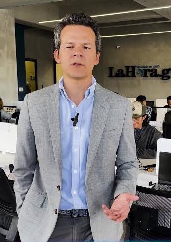 RafaelCarrerra's tweet photo. Entre periodistas están comentando que putearon a los periodistas de @lahoragt porque cuestionaron al Fiscal General.

La orden de Pedro Pablo Marroquín es simple: dejen trabajar a nuestro Fiscal General García Luna. https://t.co/R8zP9gFcbf