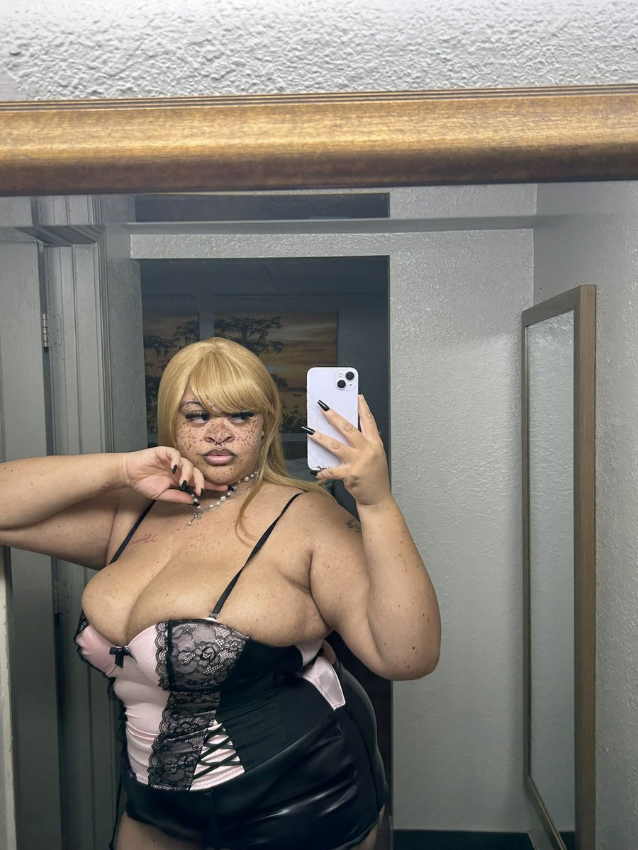 dotsrealm's tweet photo. iron city comicon was a success this past weekend 🥰🤭 https://t.co/agjwMxhXwb