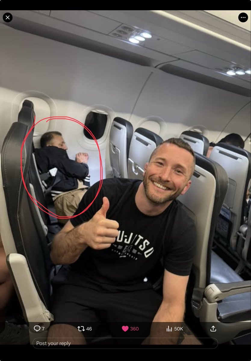 Tinker565's tweet photo. @fl360aero 😂 https://t.co/WKoc8he06E