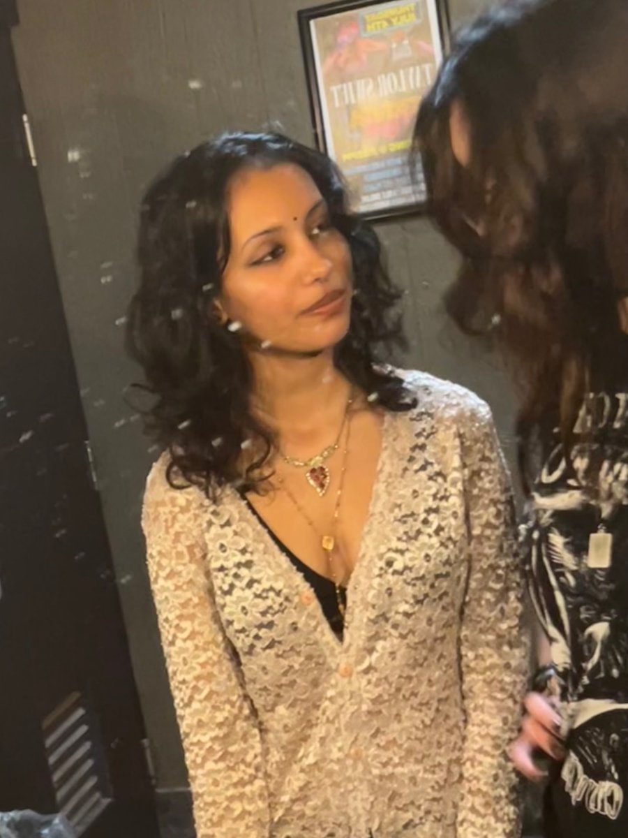 msdallowedaway's tweet photo. me looking at my friend i had a homoerotic relationship with https://t.co/nt0eShUZVv