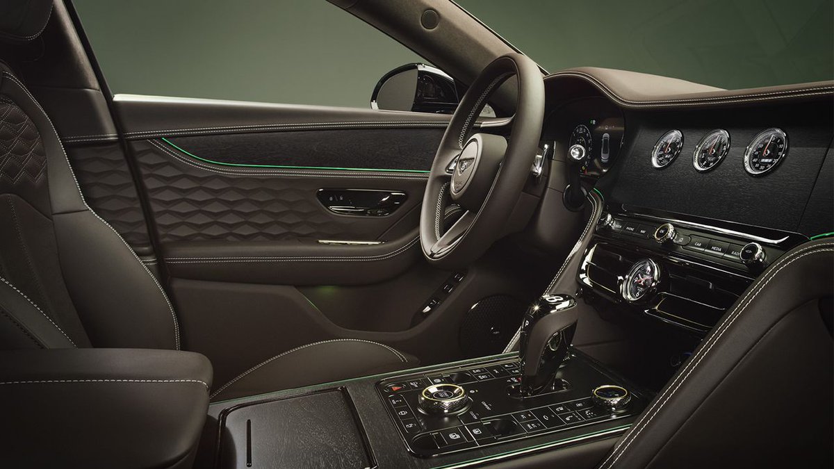 NEWCARinjapan's tweet photo. 新型ベントレー フライングスパーが発表

PHEV
Sグレード復活
フェイスリフト
新アルミホイール
新テールゲート
新テールランプ
Naimサウンドシステム(オプション)
4.0L V8ツインターボ
最高出力782ps
最大トルク1000Nm
0-100km/h加速最速3.5秒
最高時速308km
4WD
後輪操舵
eLSD
エアサス https://t.co/xHWB0KeRHJ