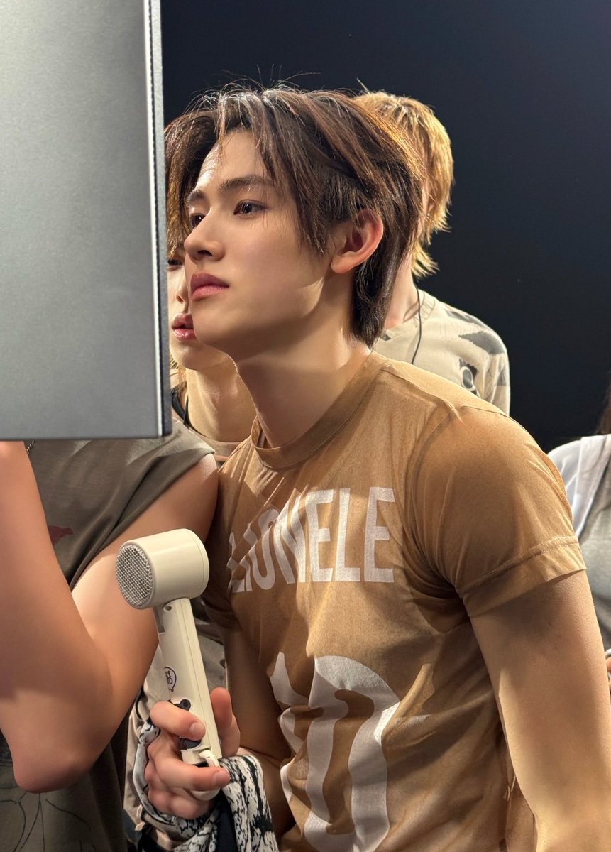 현이✮ tweet media
