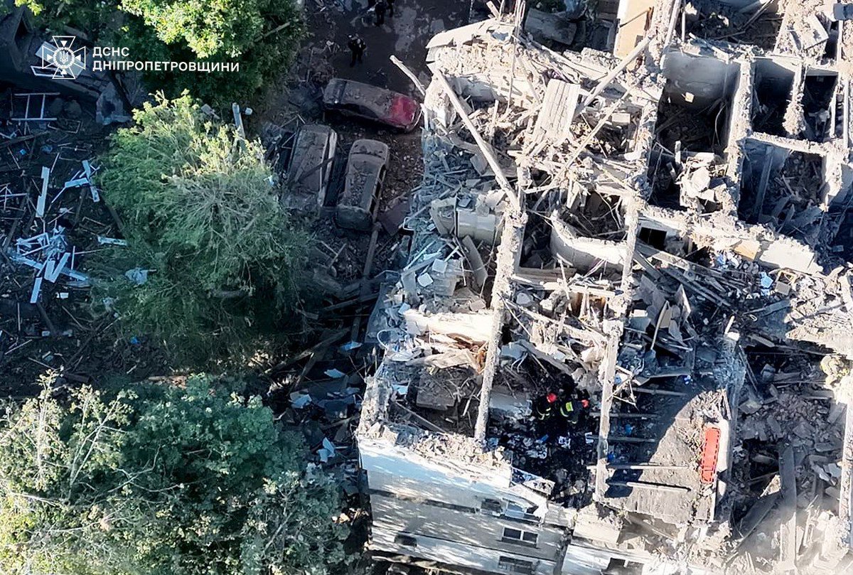 IuliiaMendel's tweet photo. Zelenskyy has the mindset of a child — a fact even his own officials admit. We debated if he’s 6 or 15, just like I told Tucker Carlson. In this war, it shows clearly. He pretends he doesn’t know Russia will respond with massive strikes on civilians after our attacks. He pretends we’re shooting down missiles we can’t actually intercept and over 90% of drones (reality: 20-30%). He pretends it's normal to have all the deaths and destruction we see every day. He built an entire policy of pretending — that we’re reclaiming land, that our economy is strong, that we have real democracy. You can’t lie to people for 5 years and expect them to keep believing. The price of this game: thousands of innocent lives and millions of refugees.
Putin is a crazy dictator. But Zelenskyy is the same. We do not need to pretend we have not noticed this.