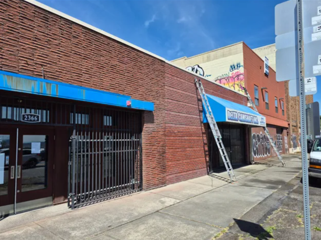 thehoffather's tweet photo. TOO LITTLE, TOO LATE

Weeks after the news went viral that Delta Camshaft was leaving Tacoma,WA, because of crime, taxes & onerous regulations, the city finally removed a $250 graffiti fine & sent a cleaning crew

However, the building is already for sale & other cities have been courting the business