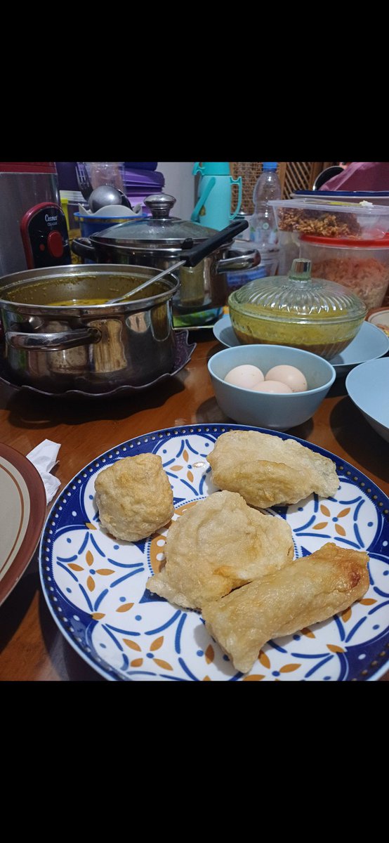 Justrosequartz's tweet photo. Kalau orang lain kecintaan sama mie ayam, aku kecintaan banget sama PEMPEKKKK. Bener2 cintaaa bgttt pgn makan tiap hari 😭

*tim cuko dipisah biar pempeknya ttp renyah https://t.co/MIYs5gIUVk