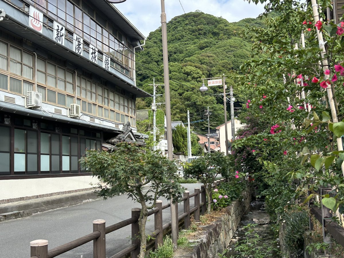 ippeichan's tweet photo. 1400年代初頭からつづく名湯、山頭火も愛した日奈久温泉♨️

#立ち寄り湯 #日奈久温泉 #八代 https://t.co/dTRth4SJyI