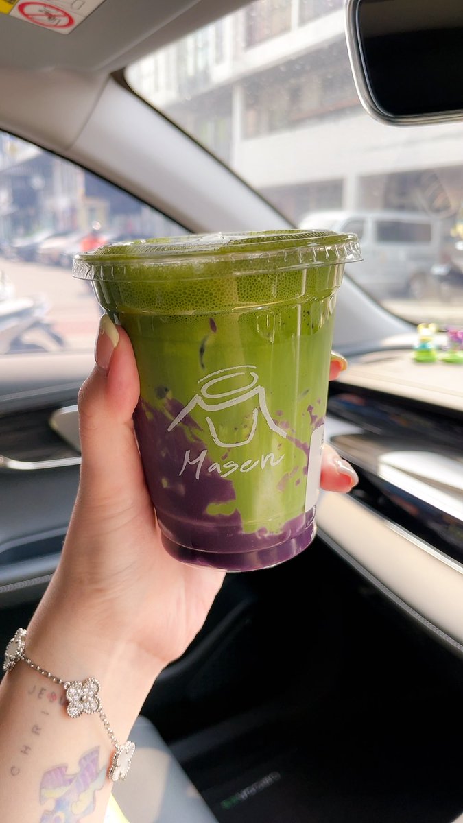 _PrincessMilk's tweet photo. As a minwonist and a fan of both ube and matcha, the rise of ube matcha latte making me happy cause taste buds and fangirl aesthetic fulfilled☑️💚💜 https://t.co/i8H6U73NxM