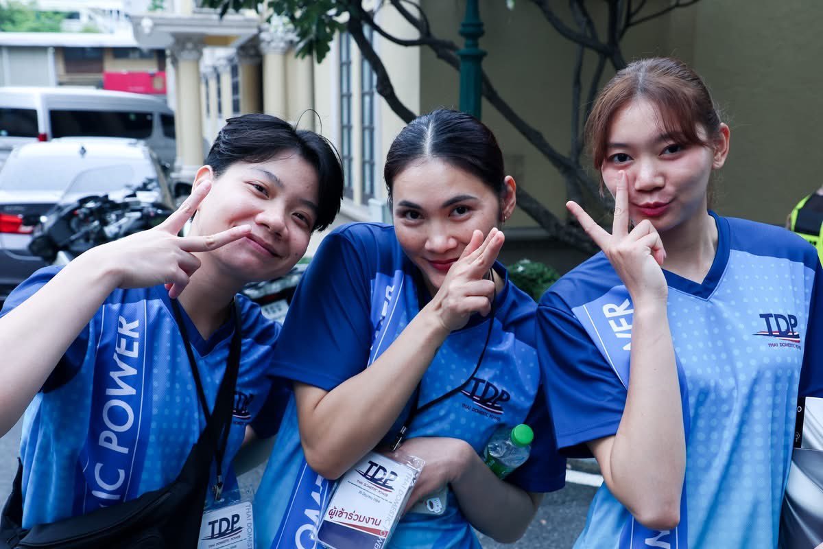 candy1999s's tweet photo. คิดถึง 3 คนนี้สุดๆ บอลแรกหาย คิดถึงบล็อคไหลหลัง เล่นไหลหลัง คิดถึงพวกชี ไงละใครที่มันชอบว่าบบ สองเรื่องบอลแรกคิดถึงกันมั้ย😭
#วอลเลย์บอลหญิง https://t.co/P8vr0OjFfX