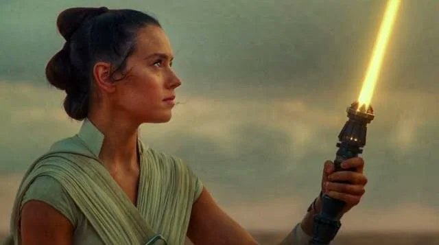 SinclairVerdant's tweet photo. @TatooineSons it is a damn cool looking lightsaber, I do hope the door is left open to it being a pike someday https://t.co/2VFHuuYuq7