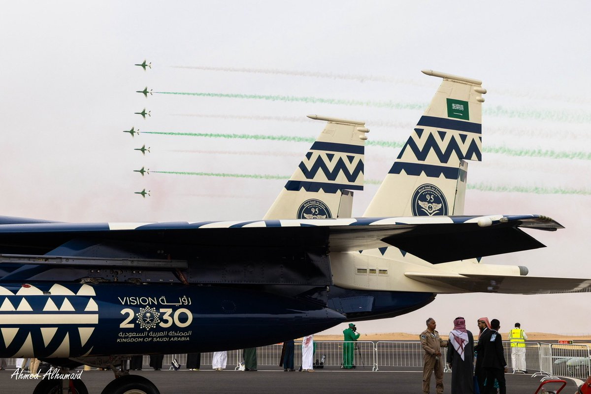 ahmada2020's tweet photo. عرض فريق الصقور السعودية في معرض الدفاع العالمي2026 مع طائرة F15   #القوات_الجوية_الملكية_السعودية
 #القوات_الجوية 
#تصويري 
#العاب_ناريه 
#كانون 
#ساند_آند_فن 
#مطار_الثمامه 
#الرياض 
#المملكة_العربية_السعودية 
#السعودية
 #السعودية_العظمى 
#طيران
#جدة
#ahmada2020 
#ahmadalhomaid https://t.co/lsisTfX6oG
