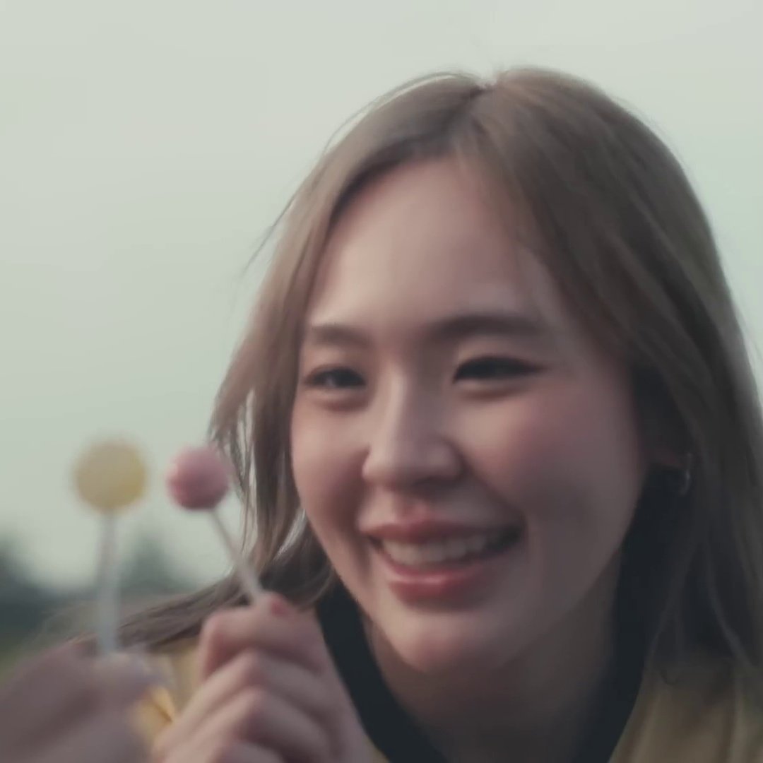 lovejunemew's tweet photo. “we have                                     “i know i
dating rumors”                     started them” https://t.co/eDI8zFfypN