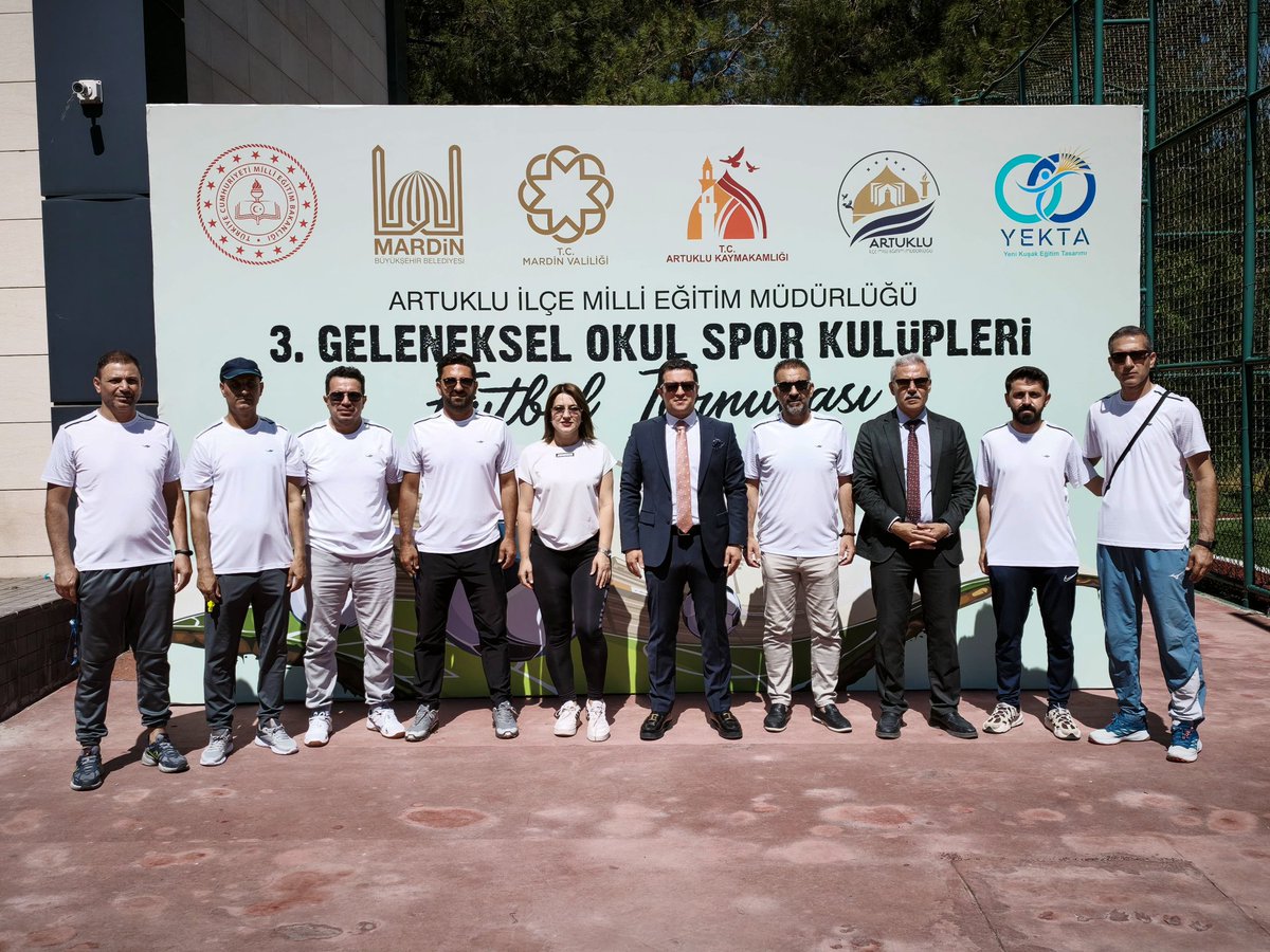 21kasimoo's tweet photo. 3.sü düzenlenen Geleneksel Artuklu Spor Kulüpleri futbol turnuvasına katılım sağladık.  Sporcu ve antrenörlerimize başarılar dileriz.
@mardinilmem 
@ali_eyyupkoca 
@artukluilcemem 
@mehmeteminduya1 
@mustafa70728847 https://t.co/ZGK0r5jCBe