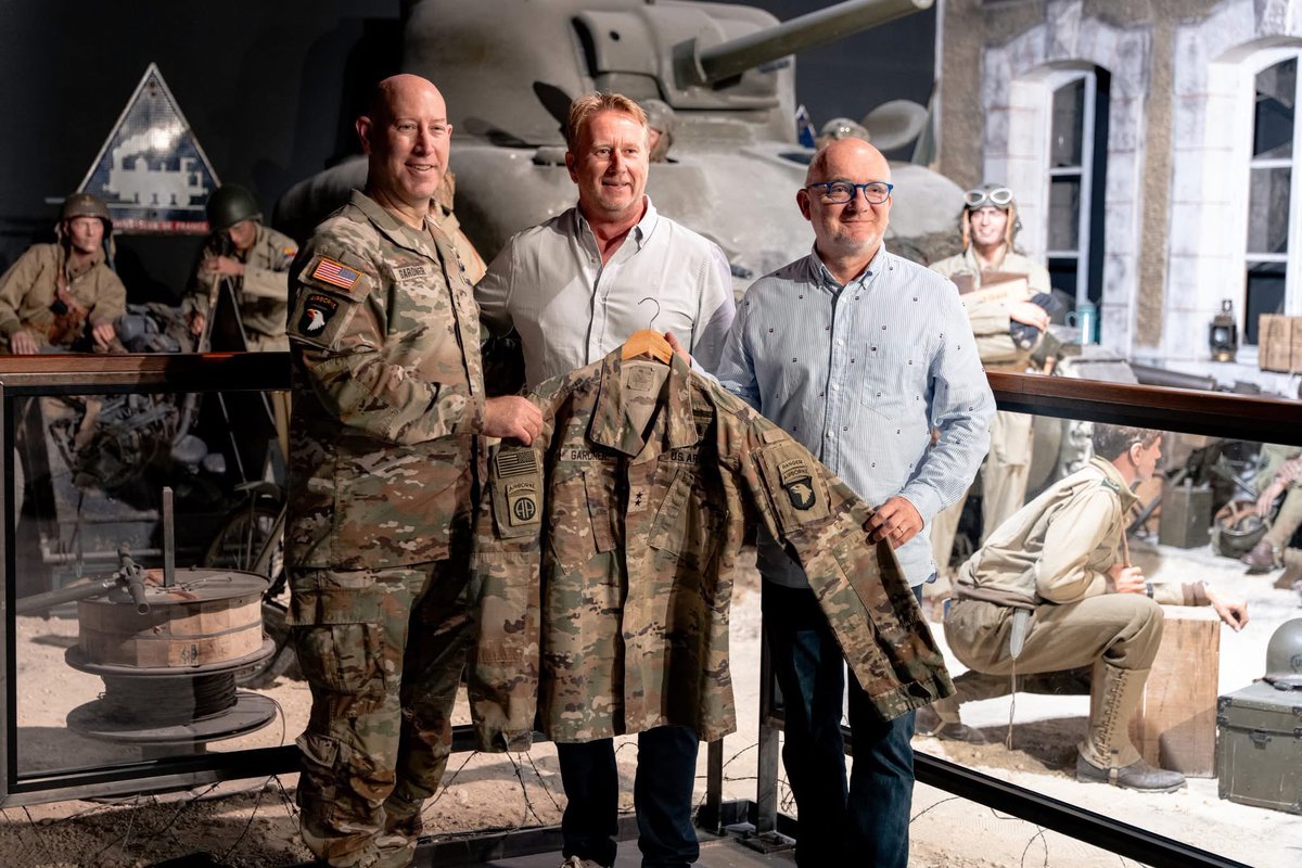 101stAASLTDIV's tweet photo. Maj. Gen. David W. Gardner, commanding general of the 101st Airborne Division (Air Assault), donated his uniform to the D-Day Experience Museum in Normandy, France, June 2, during events commemorating the 82nd anniversary of D-Day.

Link 🔗 https://t.co/7CWeM239rW https://t.co/IOzdfGHosP