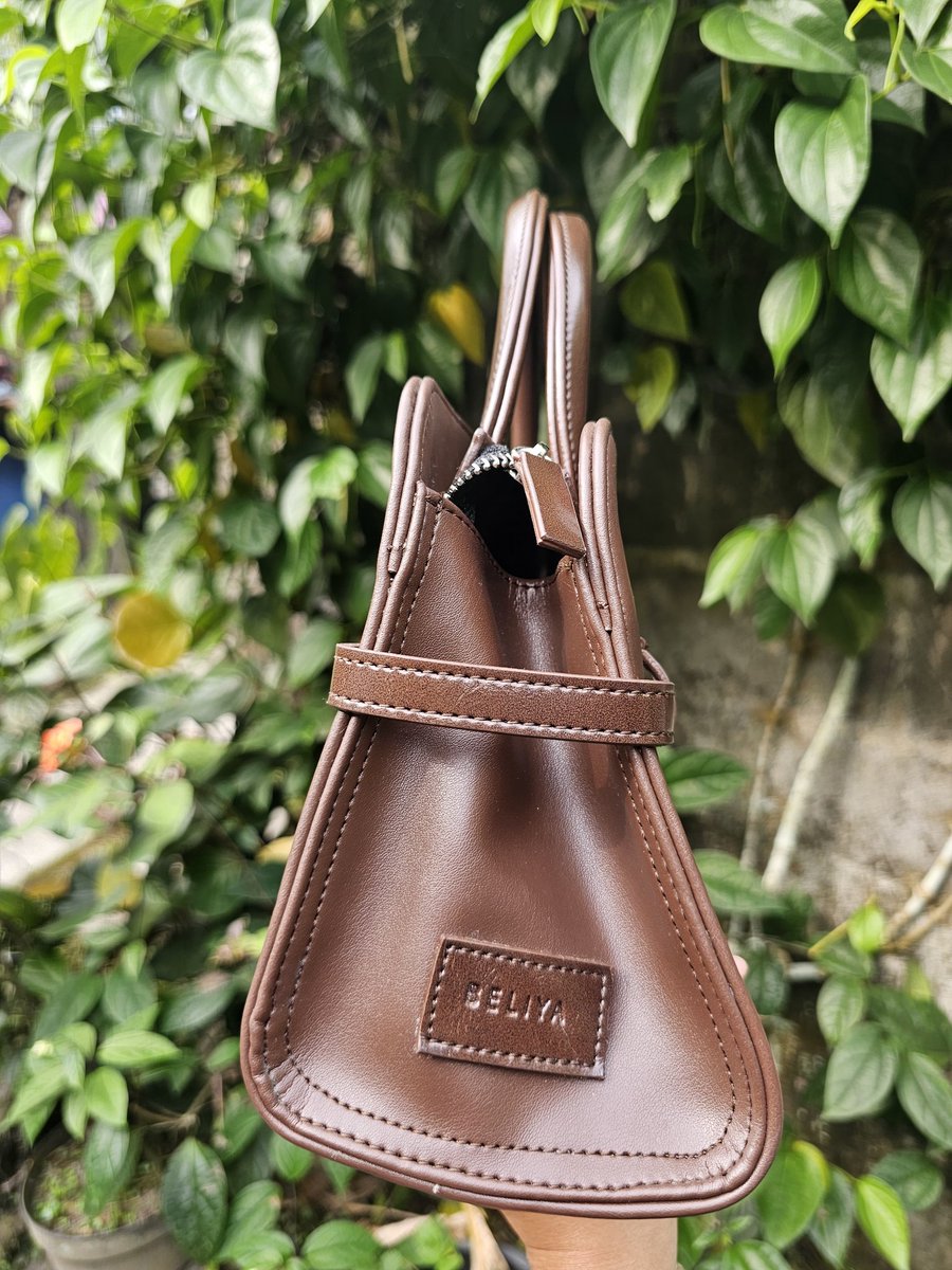 NeissyAnna_'s tweet photo. Haii aku mau preloved tasku yang lumayan on good condition ❤️ Ada holdrey, beliya and dowa. Pengiriman dari Sleman, Yogyakarta ya 
Kalo kalian tertarik langsung DM aja for more details 👌 Thankyouu #prelovedtas #preloved #tas #yogyakarta #holdrey #beliya https://t.co/GCESOReAgz