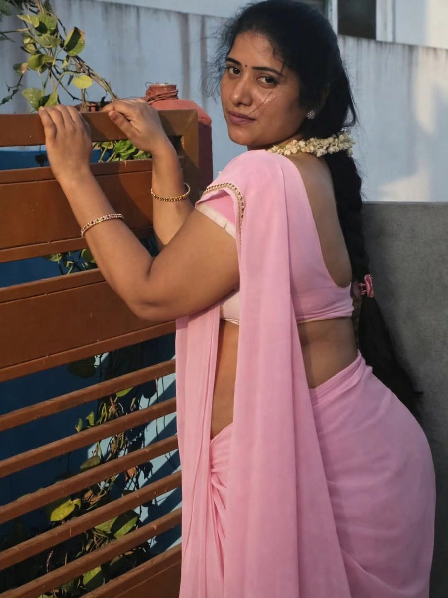 growwwithsp's tweet photo. #srinaidu she is a definition that even simple housewife in saree can be a internet sensation oneday ...any fans here ? https://t.co/uhOWErNGJ2