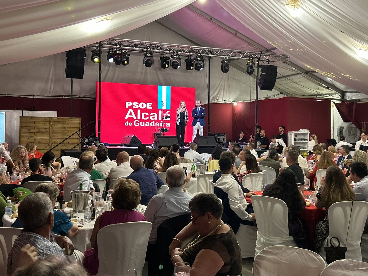 PsoeAlcalaGra's tweet photo. Los y las socialistas celebramos nuestra tradicional cena del pescaíto para dar el pistoletazo de salida a la Feria de Alcalá 2026.

Una noche de convivencia, encuentro y alegría, en la que renovamos nuestro compromiso con nuestras tradiciones y con la gente de nuestra ciudad. https://t.co/obdnhvfevz