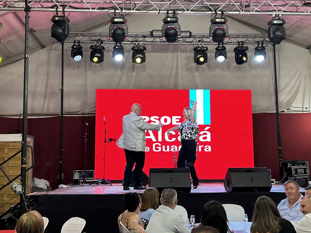PsoeAlcalaGra's tweet photo. Los y las socialistas celebramos nuestra tradicional cena del pescaíto para dar el pistoletazo de salida a la Feria de Alcalá 2026.

Una noche de convivencia, encuentro y alegría, en la que renovamos nuestro compromiso con nuestras tradiciones y con la gente de nuestra ciudad. https://t.co/obdnhvfevz