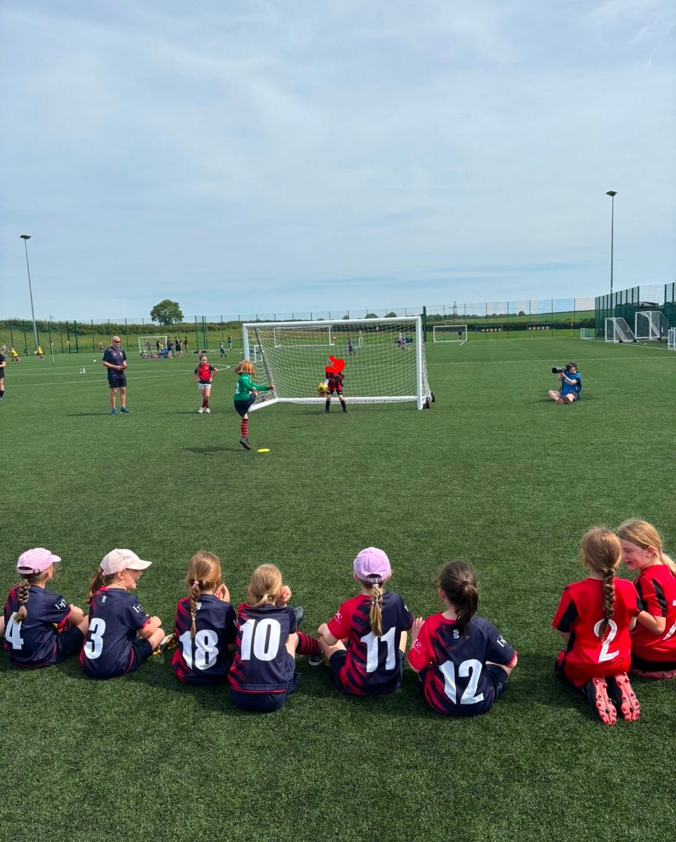 ROFC1876's tweet photo. On Sat our ROFC U7 Rattlesnakes attended the NGLFL End of Season Tournament
The team received a Merit Award for their effort &amp; performances through the season 👏🏼
A fab 1st league season for the girls-we’re incredibly proud of their hard work, development &amp; team spirit 💪🏼
🔵🔴 https://t.co/pR5254mFys