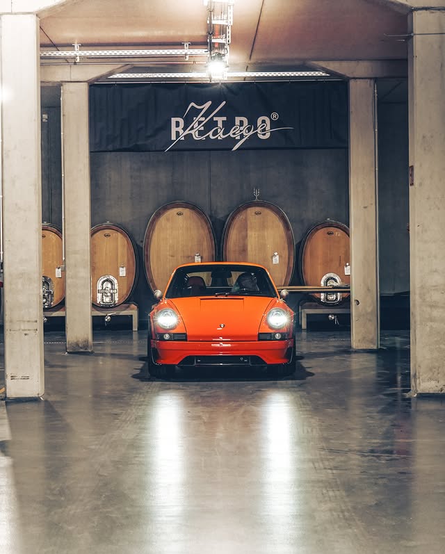 recaroauto's tweet photo. Pure passion meets performance! 🔥 The all-new @kaege.retro Turbo S in pure orange features our ultra-lightweight #RECAROPodium shell seats. The perfect fusion of street comfort & racetrack performance for this twin-turbo backdate
📸: @julme911
#RECAROAutomotive #RECARO #Porsche https://t.co/hvM7c2Sz0O