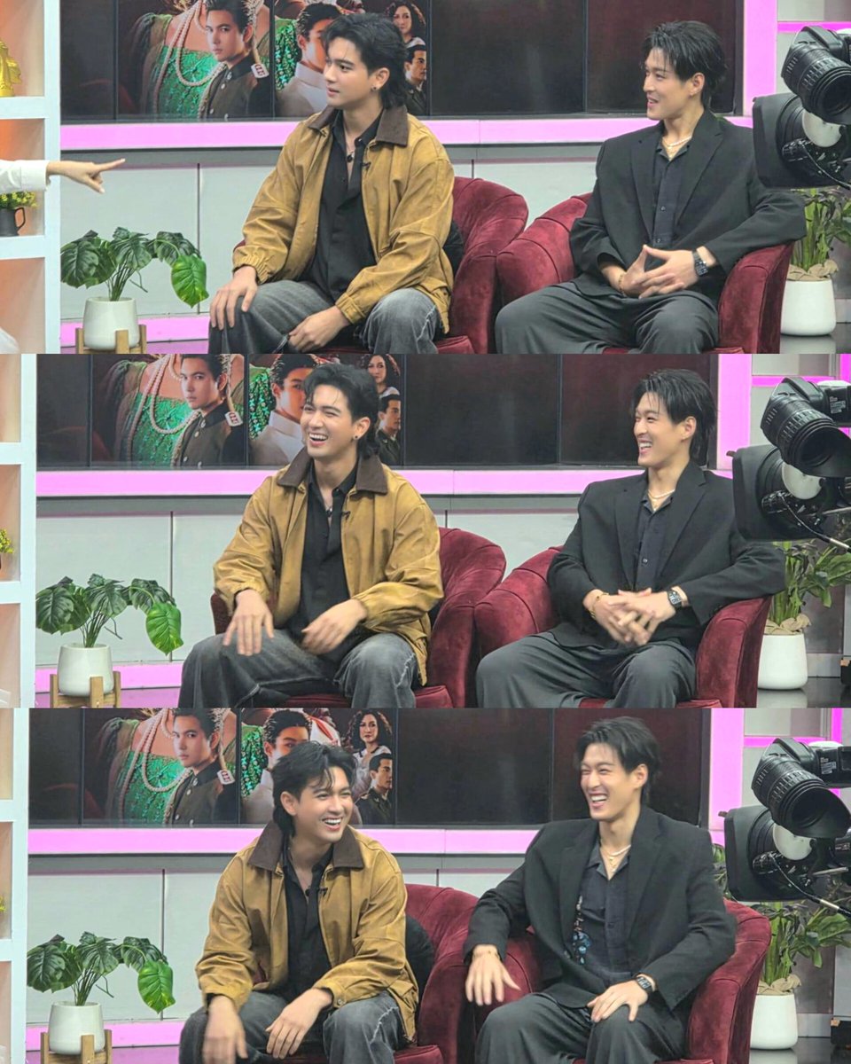 HussaweeFamily's tweet photo. พร้อม &amp; ราม รักแรก ที่ อังกฤษ 
( อีกคนหนึ่งก็ไปเรื่อย ส่วนอีกคนหนึ่งก็เส้นตื้น คีโม เข้ากันมาก ) 🤭

[📸 : @PPloynapha]
รายการข่าวรอบวัน 3 มิ.ย.2569

#เข้มหัสวีร์
#กระทิงขุนณรงค์
#สอดสร้อยมาลา https://t.co/Ua00J9e2vw