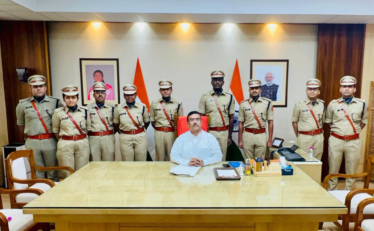 DarjeelingDico's tweet photo. IPS probationers of 2023 batch called on HCM on 02.06.2026. https://t.co/tUxpxSwduu