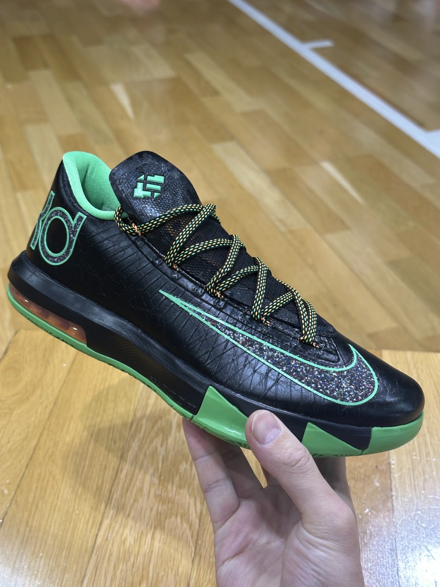 GALLERY2SHIBUYA's tweet photo. 6/4(木)発売！！
NIKE KD6 'NIGHT VISION'
ついにKD6が復刻します！！
https://t.co/wHGT3pjwzg
オンラインサイトはこちら↓
https://t.co/06lpXDtMIX
#ギャラ2 #ギャラリー2 #ギャラリーツー #ギャラツー https://t.co/fGx1Vd0dqw
