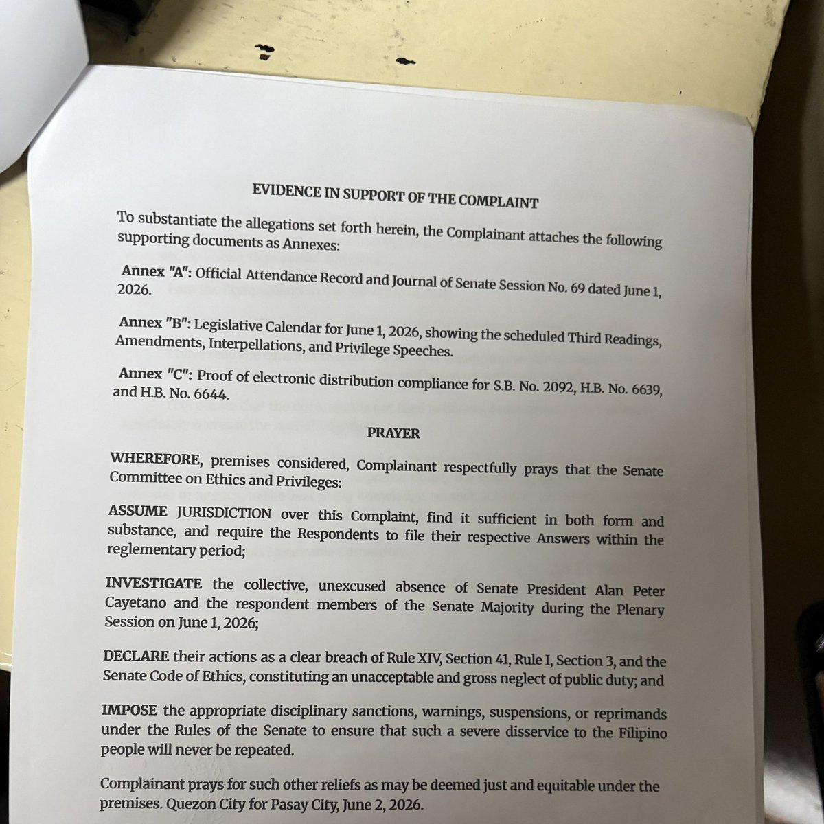 ABSCBNNews's tweet photo. Mark Joseph Duque, a first-year college student, files an ethics complaint against Senate President Alan Peter Cayetano and other majority senators for supposed gross neglect of duty because of their absence during session. | via @victoriatulad https://t.co/CCPYAAhbjO