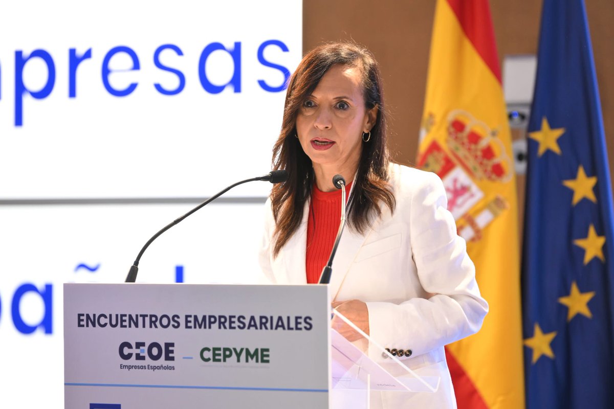CEOE_ES's tweet photo. 🗣️Beatriz Corredor, presidenta de @RedeiaCorp, en el Encuentro Empresarial CEOE-@cepyme_ 

“Reforzamos el #compromiso de Redeia con la inversión, la ejecución y el diálogo permanente con el territorio”🎤

➡️Redeia en el contexto energético europeo https://t.co/SH1Y6PboK5