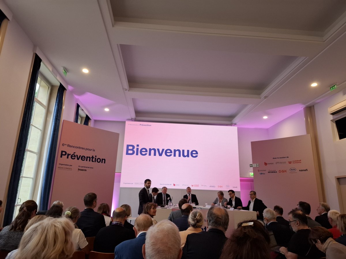 cnomk's tweet photo. [Actualité de l’Ordre 📰]

Karine BREZELLEC-LE PAPE, trésorière adjointe du @cnomk, s’est rendue aux 6ème rencontres pour la prévention, organisées avec l’@Inserm et présidées par @agnesfirmin, ancienne ministre de la santé et députée, @iacovellixavier, sénateur et @CIsaacSibille, député.

Alors que notre système de santé fait face à des défis majeurs, investir dans la prévention n’est plus une option : c’est une nécessité.

Professionnels de santé de premier recours, les kinésithérapeutes agissent chaque jour pour dépister et prévenir la perte d'autonomie, l'apparition de troubles cardio-neuro-respiratoires et préserver durablement la santé de nos concitoyens.