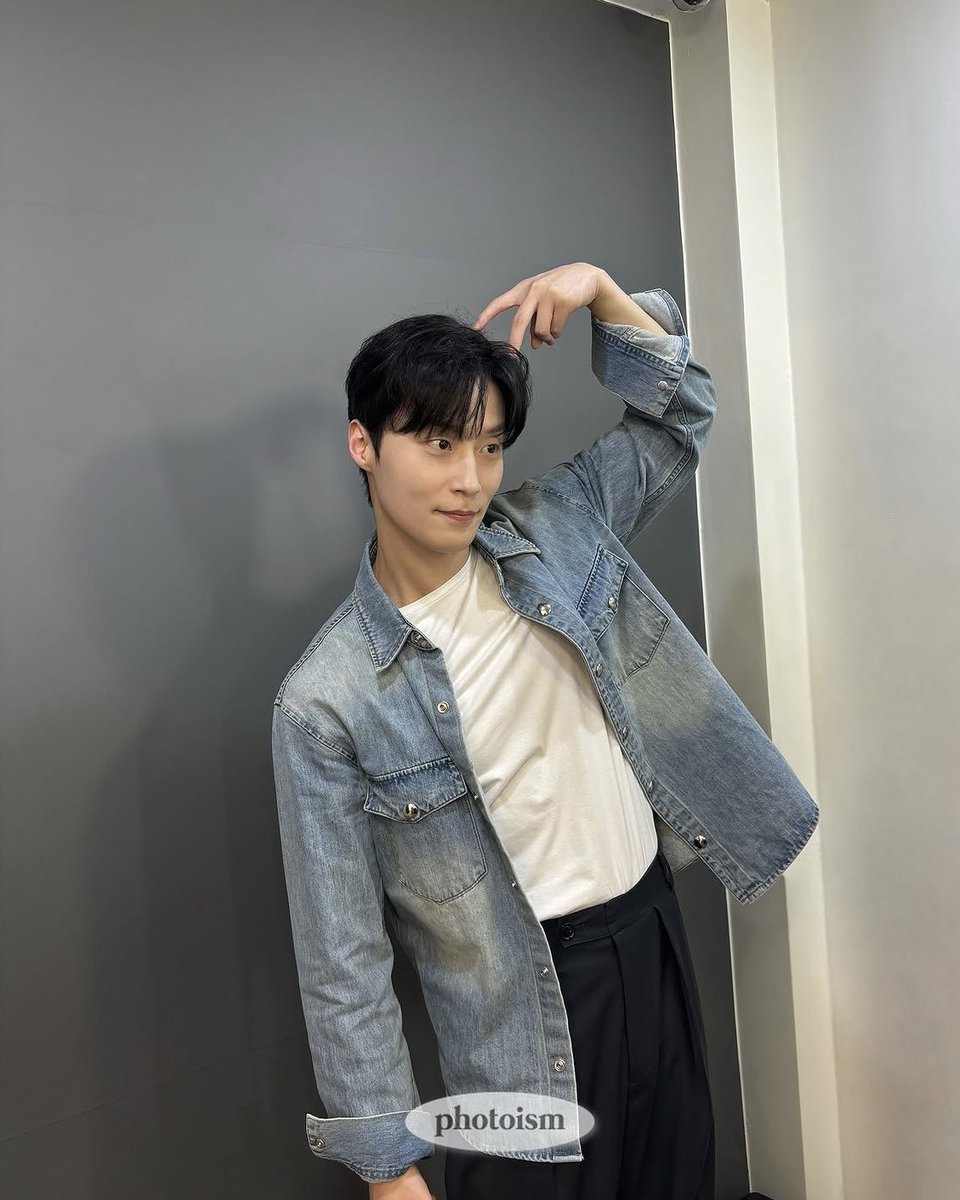 jujddi's tweet photo. 허남준 포토이즘 한 번만 더 하자 .. 응? 그럼 여자들 다 행복해지잖아 https://t.co/oLAzwCiqB9