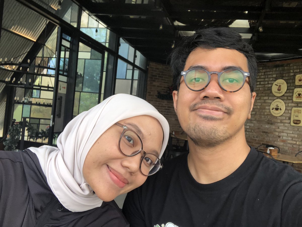 bl3ssmeacho's tweet photo. kangen banget *padahal 2 hari lalu baru ketemu* *playing romansa ke masa depan* *cry karena baru ketemu lagi juli* 😭 https://t.co/WkaPXy4zLR